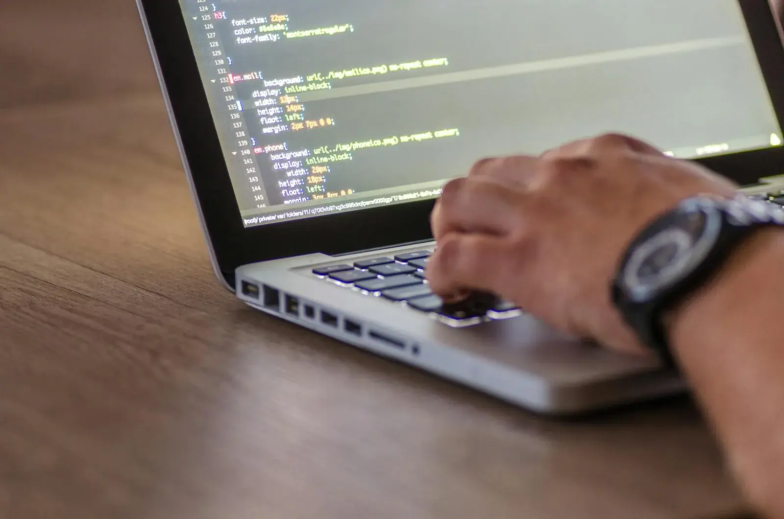 Maßgeschneiderte Weblösungen durch Custom Coding